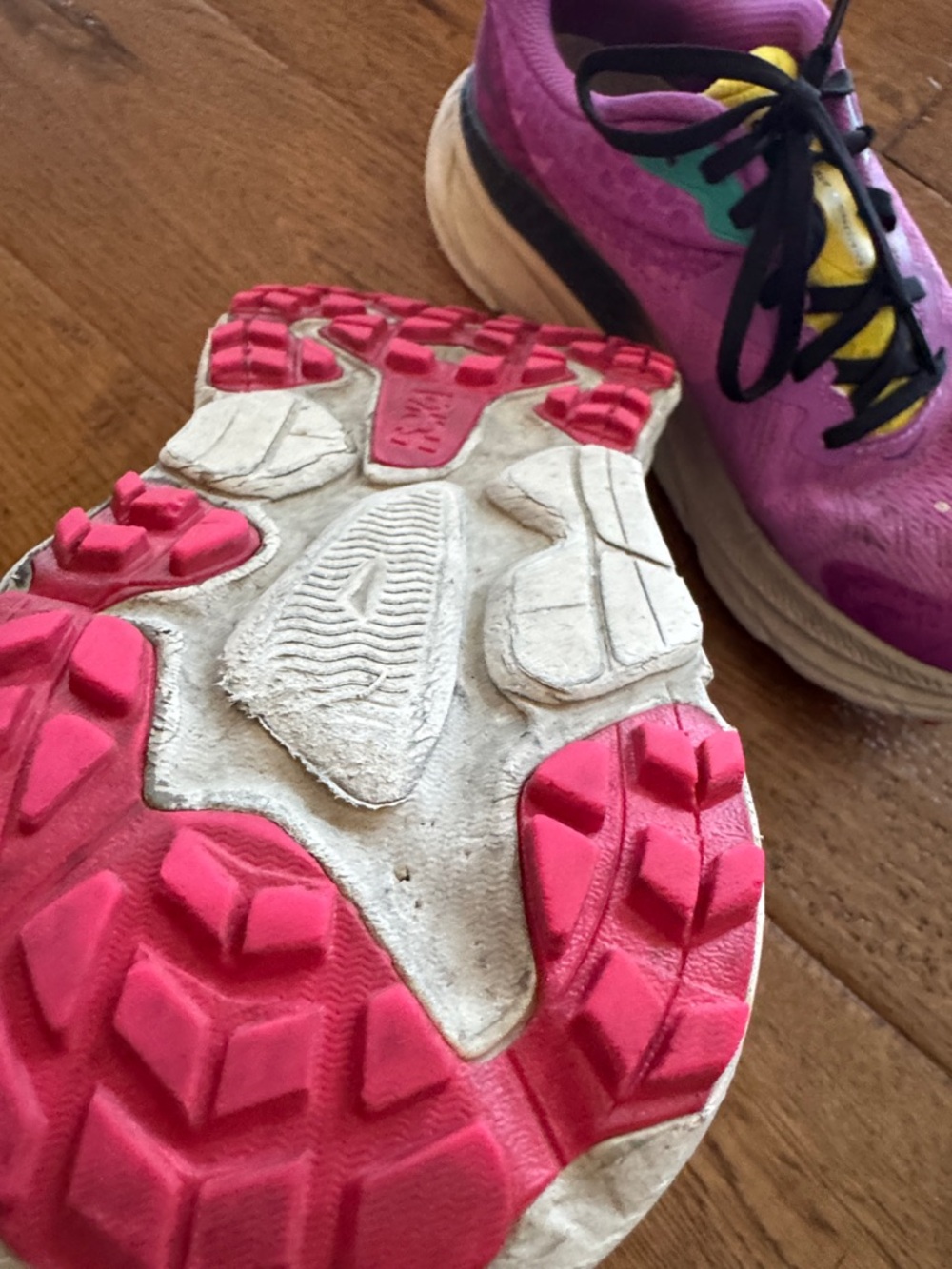 Womens Gore Tex Hoka Challenger waterproof - Picture 2 of 5